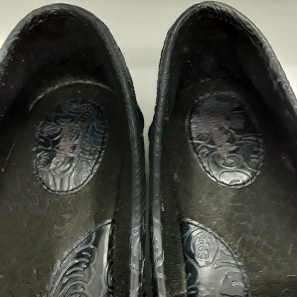 Thom McAn Leather Women's Loafers Navy Blue Color Size 8 - Picture 6 of 8